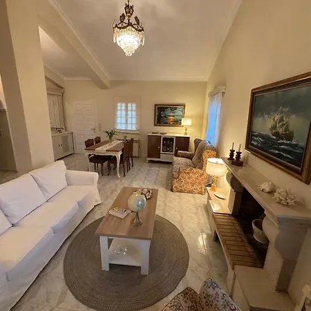 Athinas House بيت للعطل