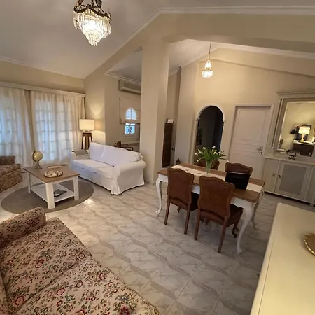 Semesterbostad Athinas House *