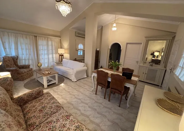 Nyaraló Athinas House *